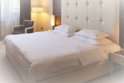 Bed linen of bleached, smooth-dyed and printed cotton fabrics