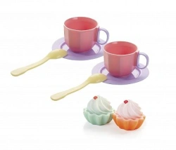 Tea pair "Princess". With cupcakes.