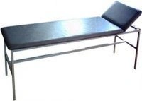 Metal-framed daybed