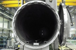 Autoclaves with quick release lids