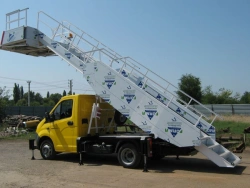 Self-propelled telescopic gangway TTS-4100