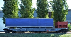 Flat wagon of well type for carriage of semi-trailers used in contrailer transport and large-tonnage containers