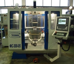 Universal milling machine with numerical control unit of "Balt-System" company model FS-300-05
