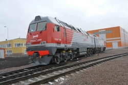 Two-section mainline freight diesel locomotive 2TE25KM